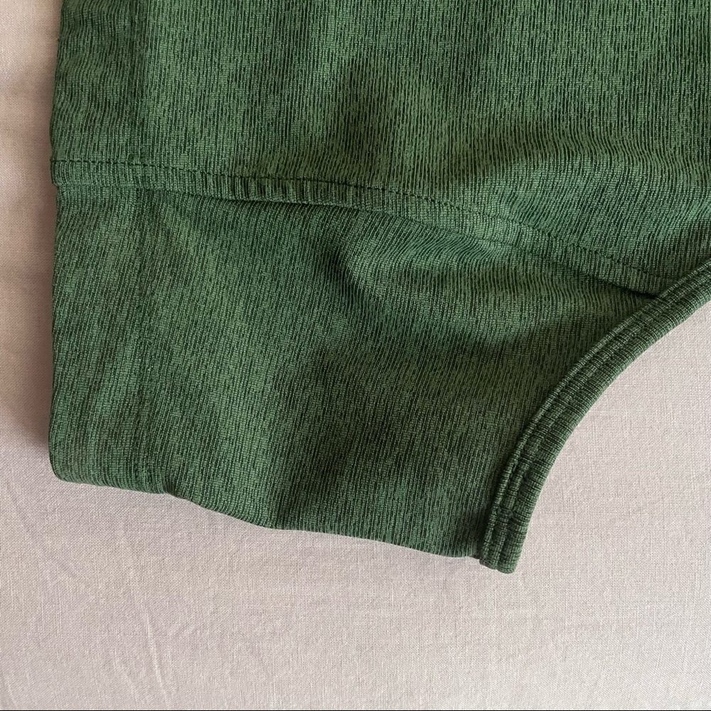 Outdoor Voicea Athena Crop Top